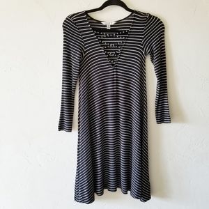 American Eagle Soft & Sexy Black White Striped Long Sleeve Swing Dress Size XXS